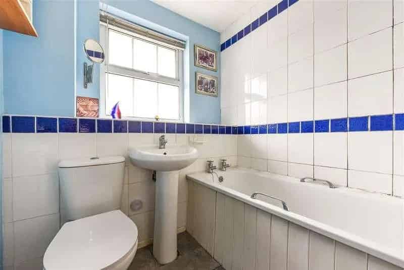 2 bed house for sale