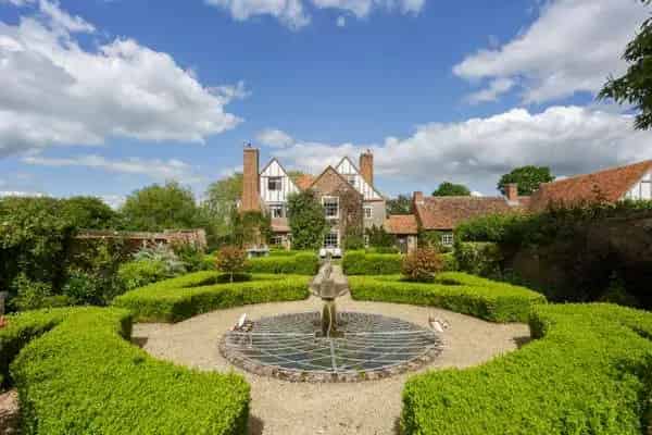 Stunning 17th Century River Thame Estate with Cottages and Barn
