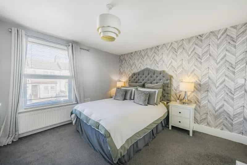 Two Bedroom Terrace House Near Selhurst and Thornton Heath Stations