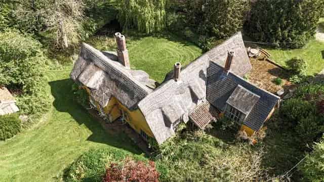 Rooksey Green: Charming 7.5-Acre Period Home with Thatched Roof
