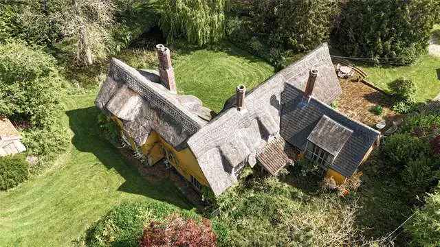 Rooksey Green: Charming 7.5-Acre Period Home with Thatched Roof