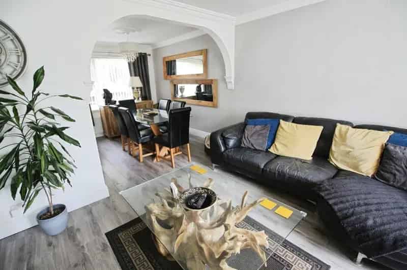 3 Bedroom Semi Detached House Sheffield S8