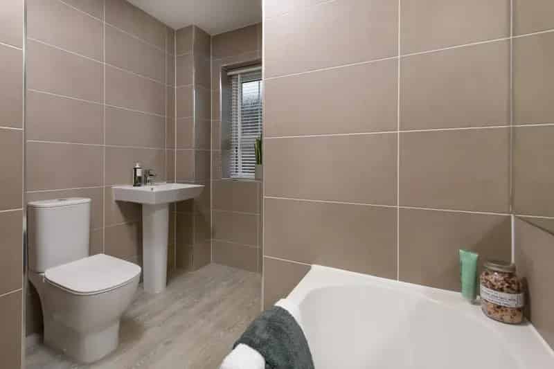 4 Bed House for Sale Detached Garage Open Plan Kitchen