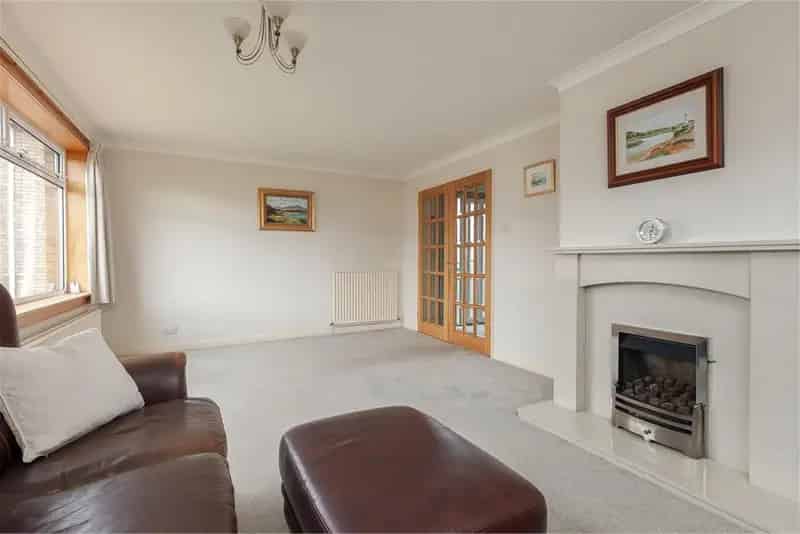 4 Bed Detached House with 3 Reception Rooms - Family Home