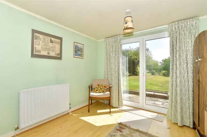 4 Bedroom Semi Detached House for Sale Near Cranleigh High Street