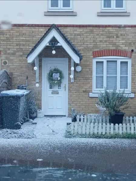 2 Bed Property with Parking, New Kitchen & Shed