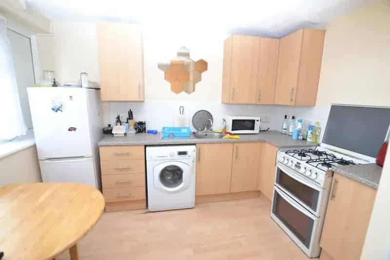 4 Bedroom Flat to Rent Near Mile End Tube