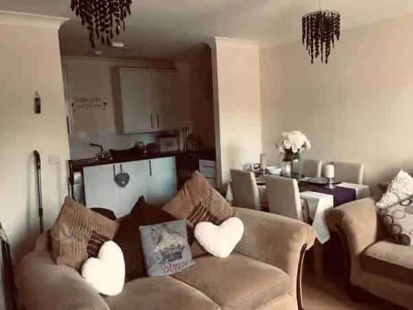 Sevenoaks Town Centre Flat - Private Parking - High Standard