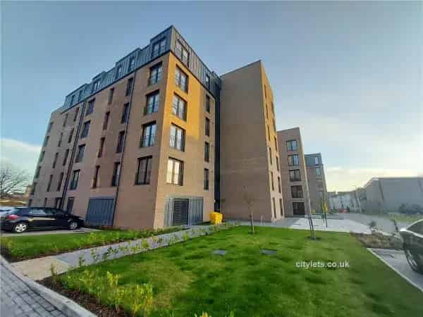 2 Bedroom Flat 68m² Aberdeen Tillydrone Unfurnished Family Home