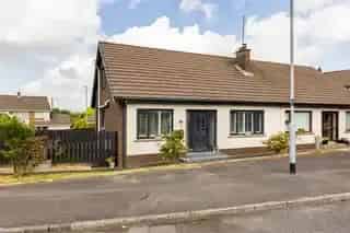 Modernised Chalet Bungalow Four Bedrooms Family Home Garage Gardens