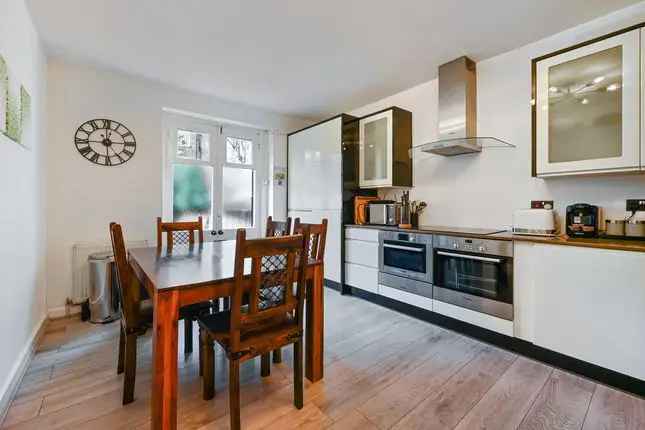 Property to Rent Redcliffe Gardens London SW10