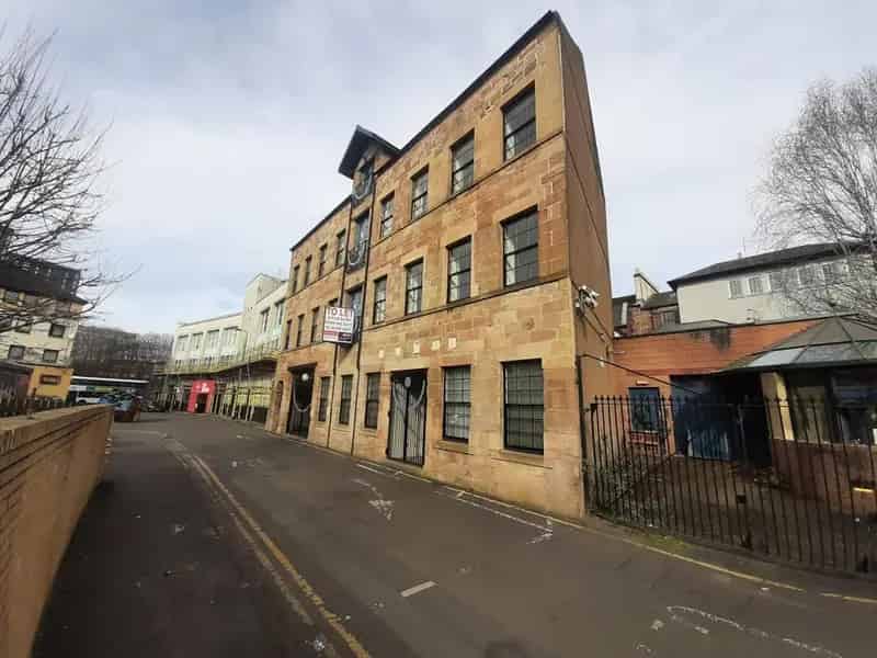 Refurbished Office Suites in Secure Gated Building