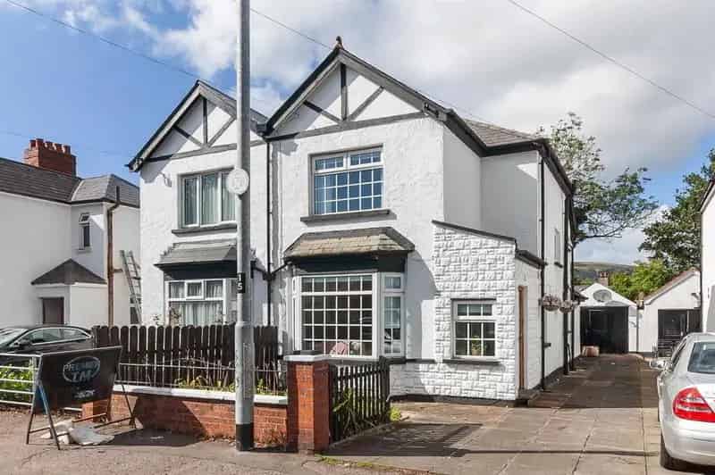 Extended Semi Detached House Two Bedrooms Garden Garage
