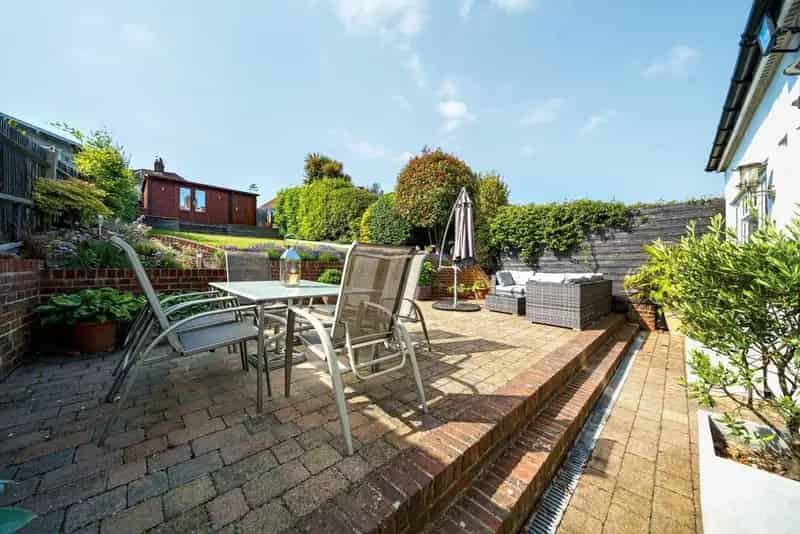 4 Bedroom Semi-Detached House Near New Eltham Station