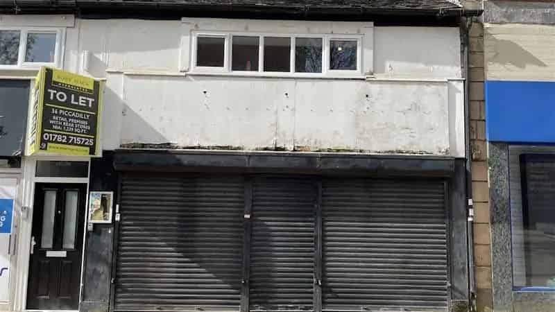 Piccadilly Retail Unit - Ideal for Bar, Cafe or Beauty Business