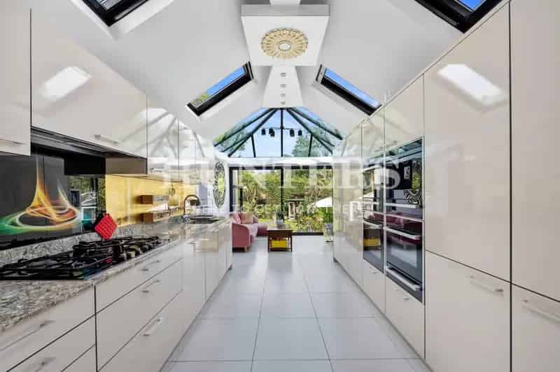 3 Bedroom Flat For Sale 1942 SQ FT