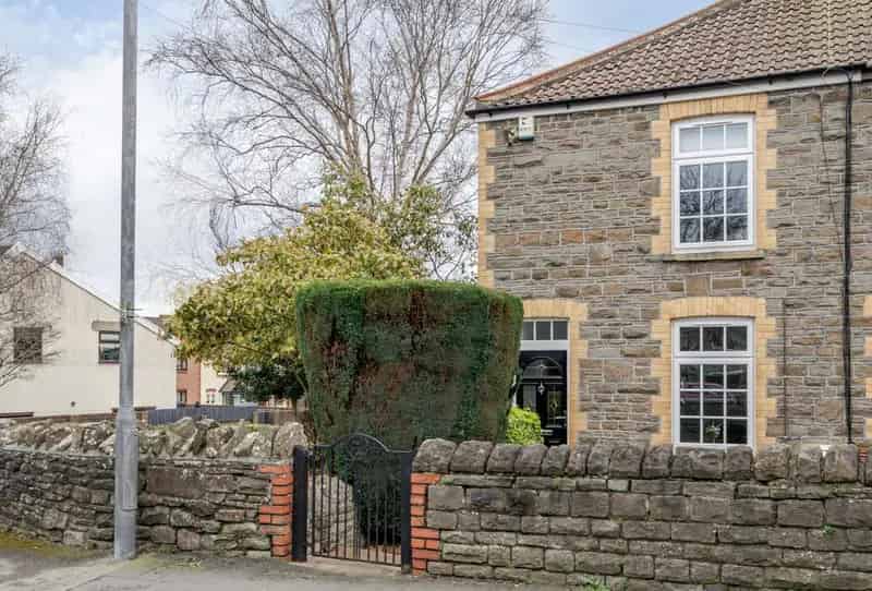 3 Bedroom End Terrace House for Sale