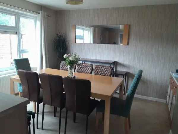  For Rent in Royal Wootton Bassett, England