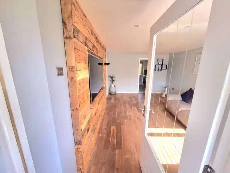 2 Bedroom Maisonette for Sale - Modern & Convenient