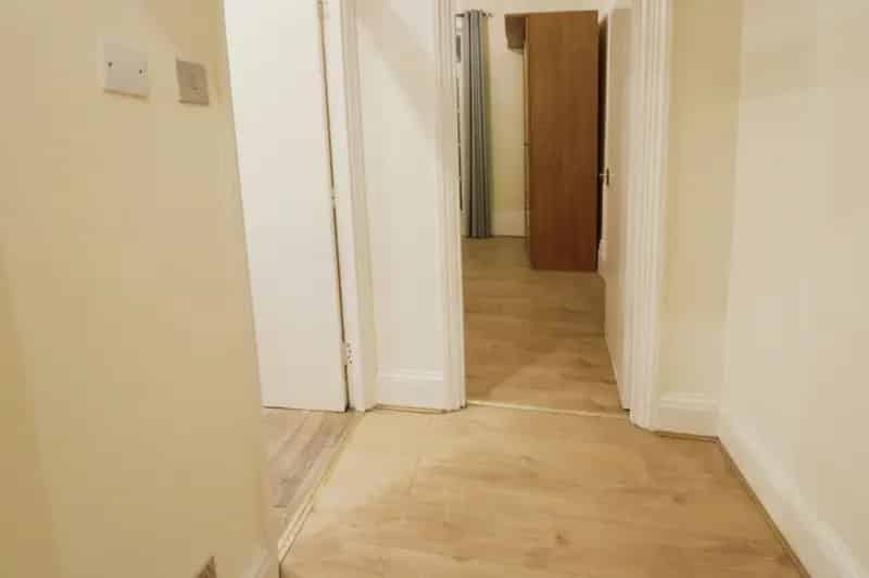 1 Bedroom Flat for Sale London N4 Near Park Tube Stations