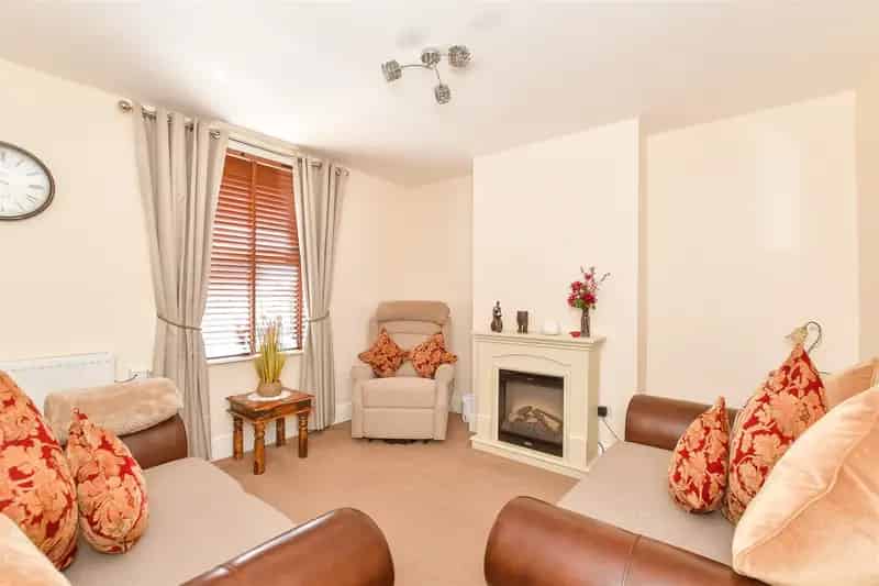 3 Bedroom End Terrace House for Sale
