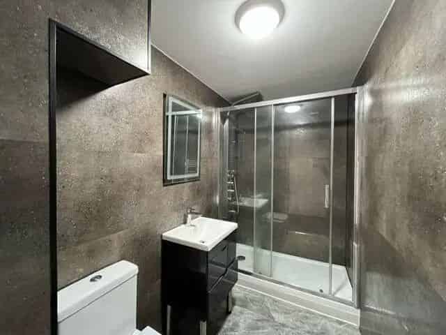 2 Bedroom Apartment Available Now Lime Tree Way Parking