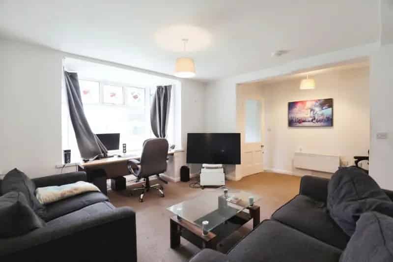 4 Bedroom Bungalow Converted into Two 2-Bed Properties For Sale