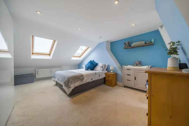 Flat For Sale in London, England