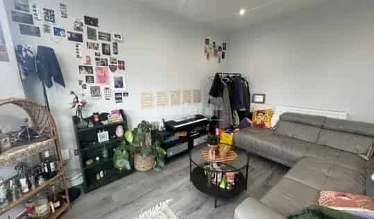 1 room flat of 70 m² in Cardiff