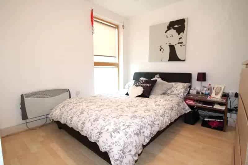 2 Bed Furnished Apartment Manchester City Centre Parking