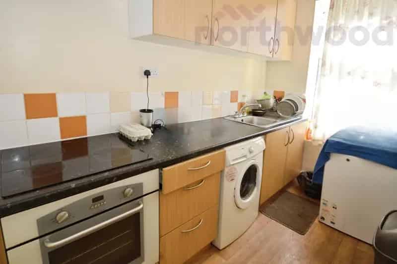 One Double Bedroom Flat Near Norwich Station