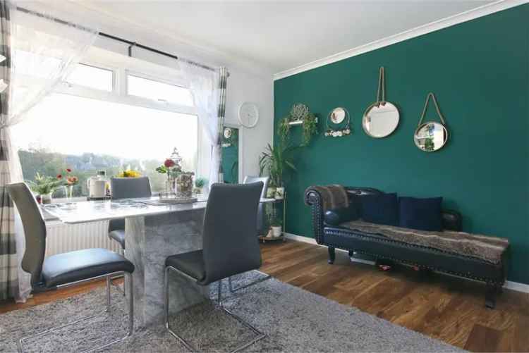 2 Bed Flat - Upper with 1 Reception Room