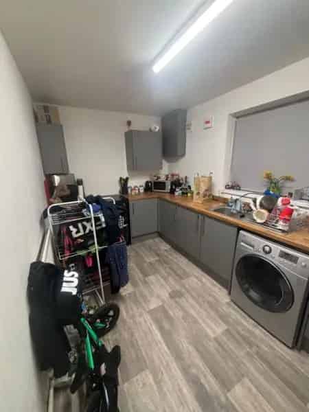 2 Bed Semi Detached House with Enclosed Garden and New Kitchen