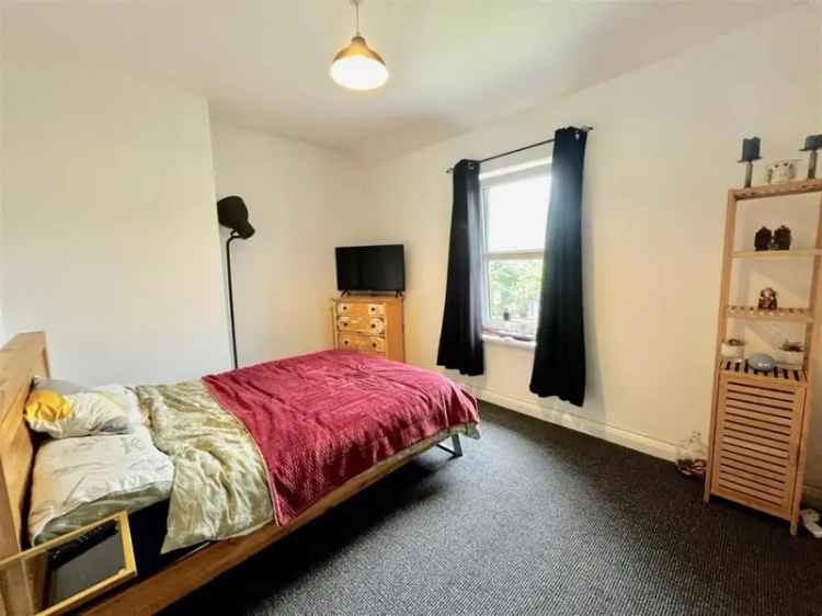 3 Bed Terrace House For Sale - Modern Kitchen & Bathroom