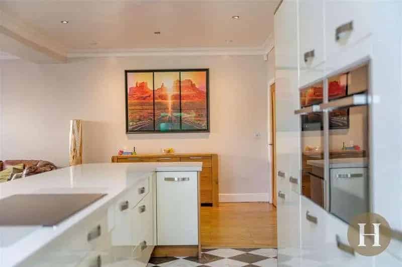 7 Bed 4 Bath Semi Detached House For Sale