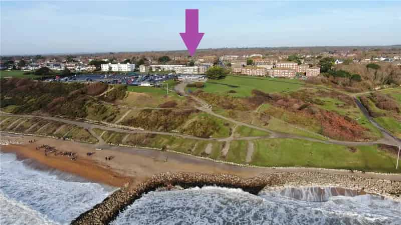 2 Bedroom Flat Highcliffe Village Modern En Suite Near Beach