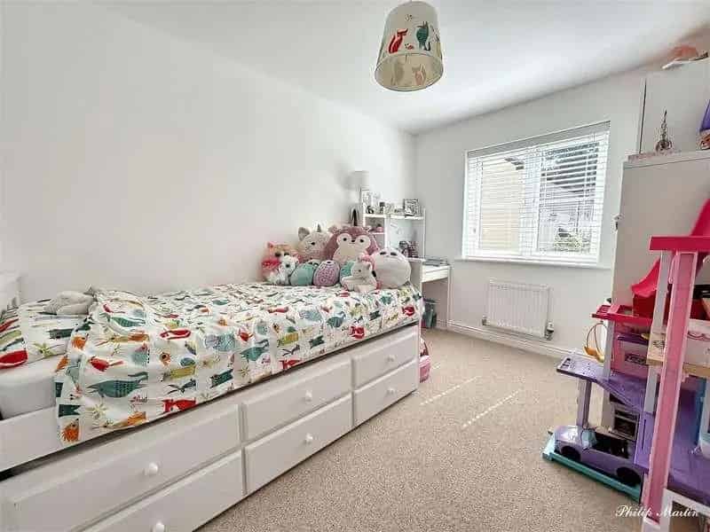 3 Bed House for Sale Modern Garage Private Parking Family Home