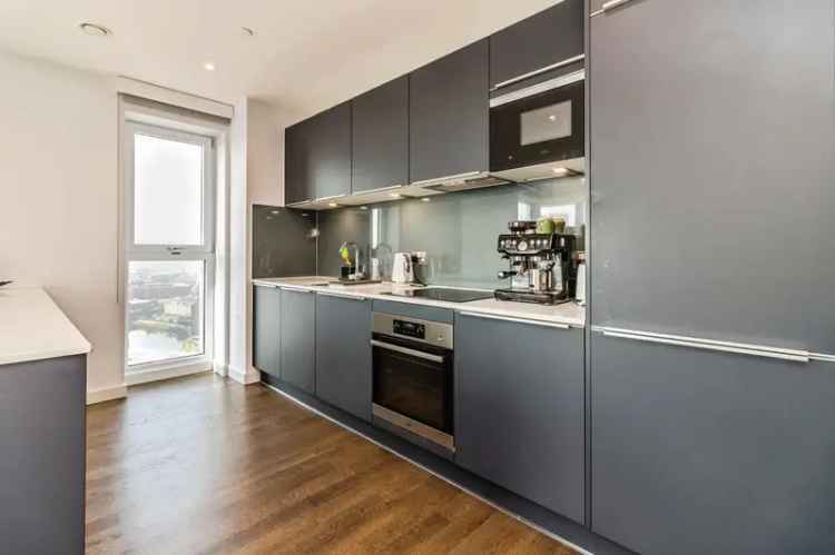 2 Bedroom Luxury Apartment Salford M3 River Views Gym Concierge