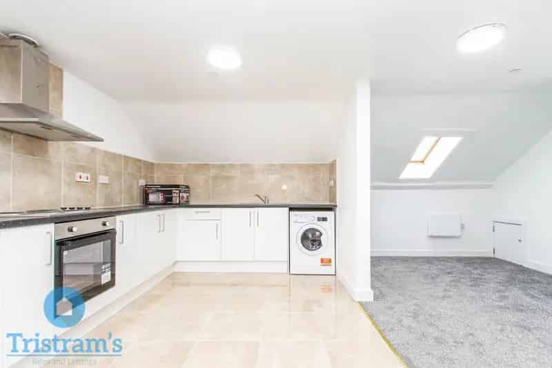 4 Bedroom 4 Bathroom Luxury Apartment Near City Centre