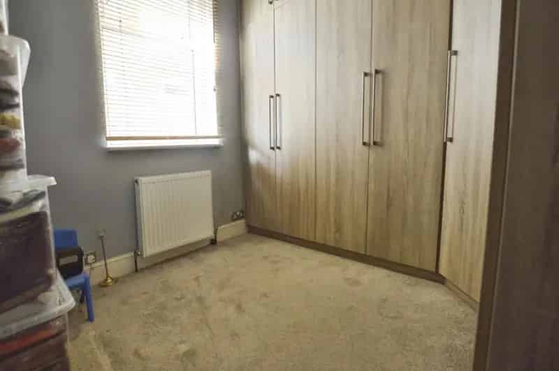 2 bed flat for sale