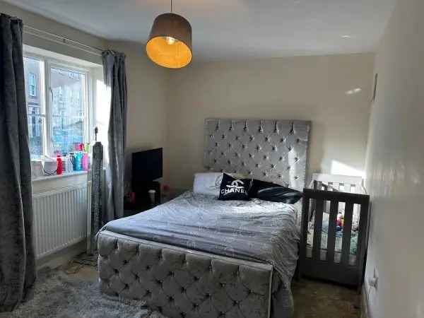 2 Bed House Near Shops and Schools