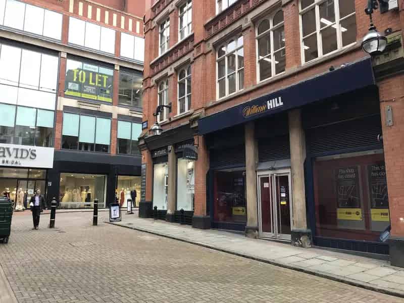 Mid-Terraced Retail Unit with Kitchen and WC