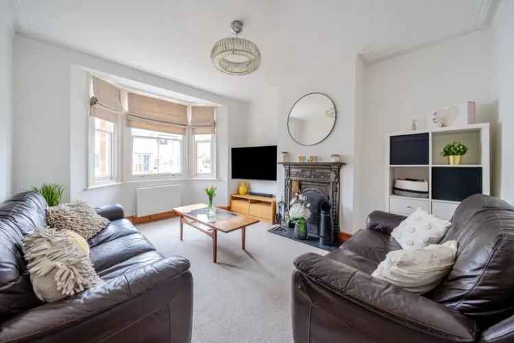 4 Bedroom Semi-Detached Family Home Near Town Centre