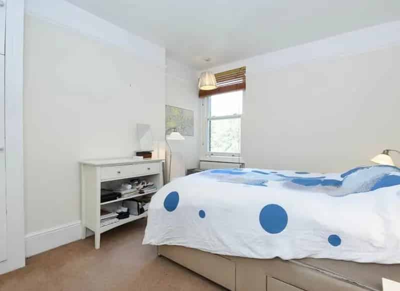Spacious 3-Bedroom Flat in Putney with Tennis Court