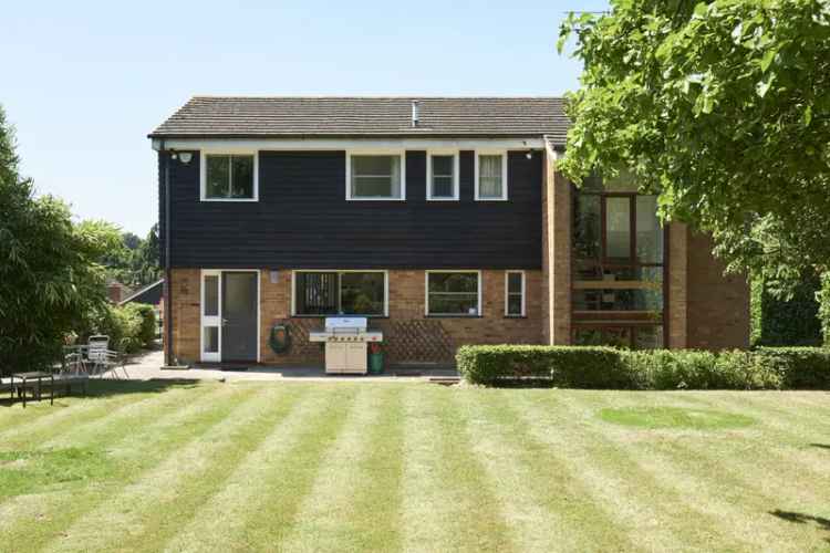 5-Bedroom Detached Modern Home Radlett Hertfordshire