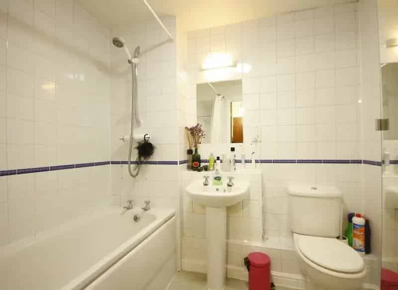 Large Double Bedroom Apartment near Acton Main Line Station