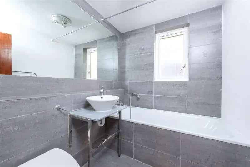2 Bed Flat for Sale near Barnes Mainline Station