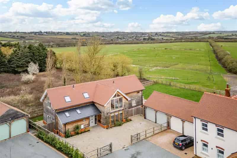 Detached Oak Framed Barn House 4 Bedrooms 3 Acres
