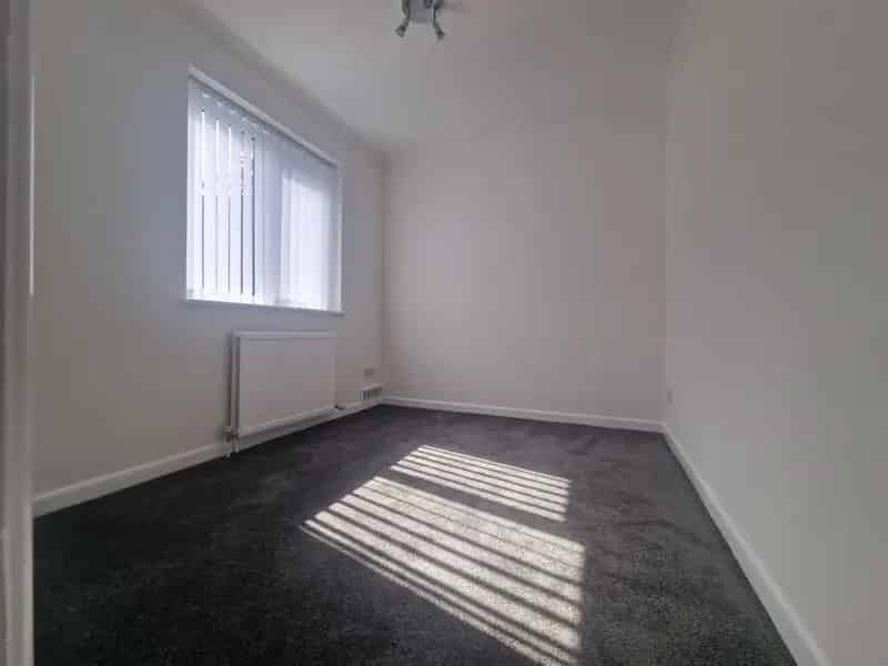2 Bedroom Flat for Sale Portsmouth PO3 Parking Garden 999 Lease