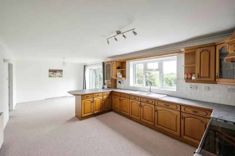 3.1 Acre Detached House with Stunning Views and Kennels